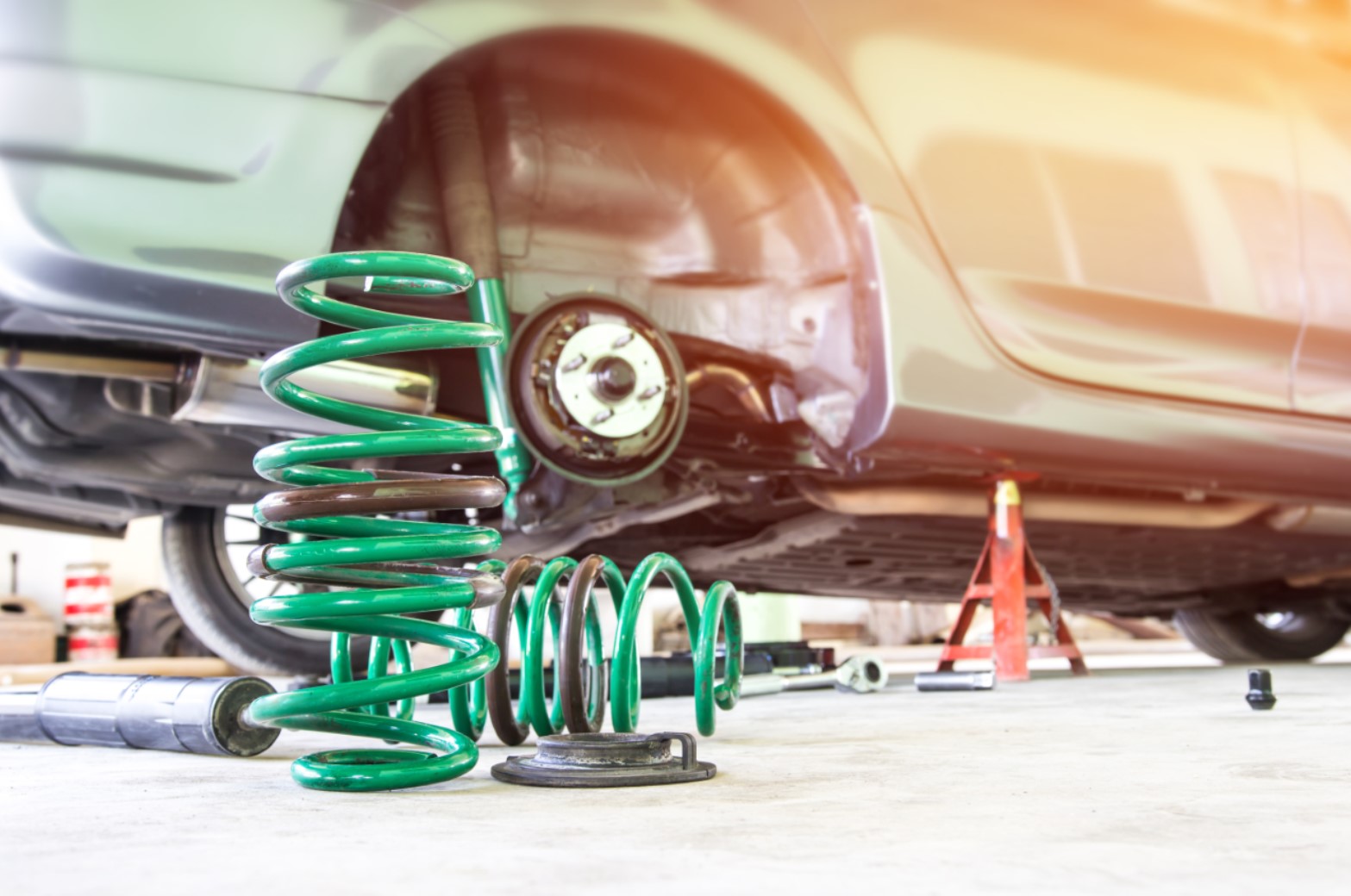 Here’s the Difference Between Shocks & Struts Here’s the Difference Between Shocks & Struts