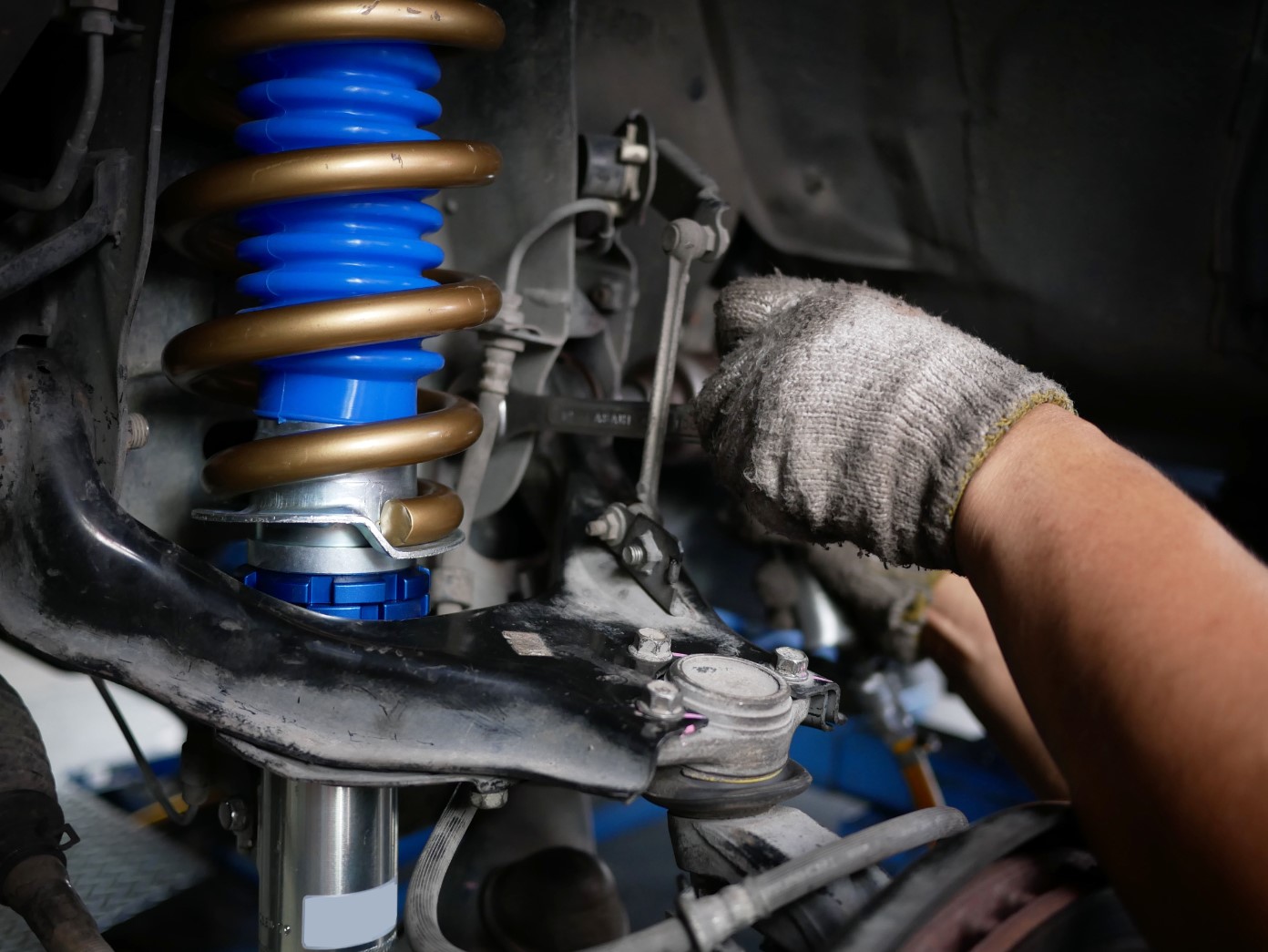 3 Signs Your Car Needs Suspension Service 3 Signs Your Car Needs Suspension Service