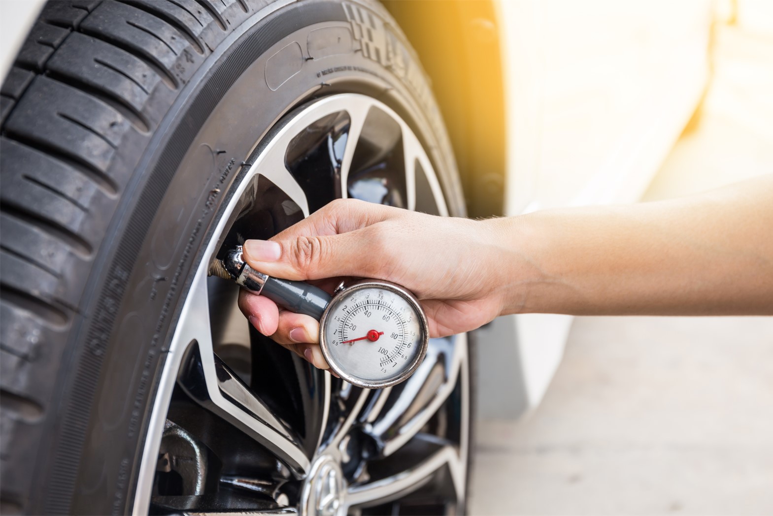 Are You Using Your Tire Air Pressure Gauge the Right Way? Are You Using Your Tire Air Pressure Gauge the Right Way?